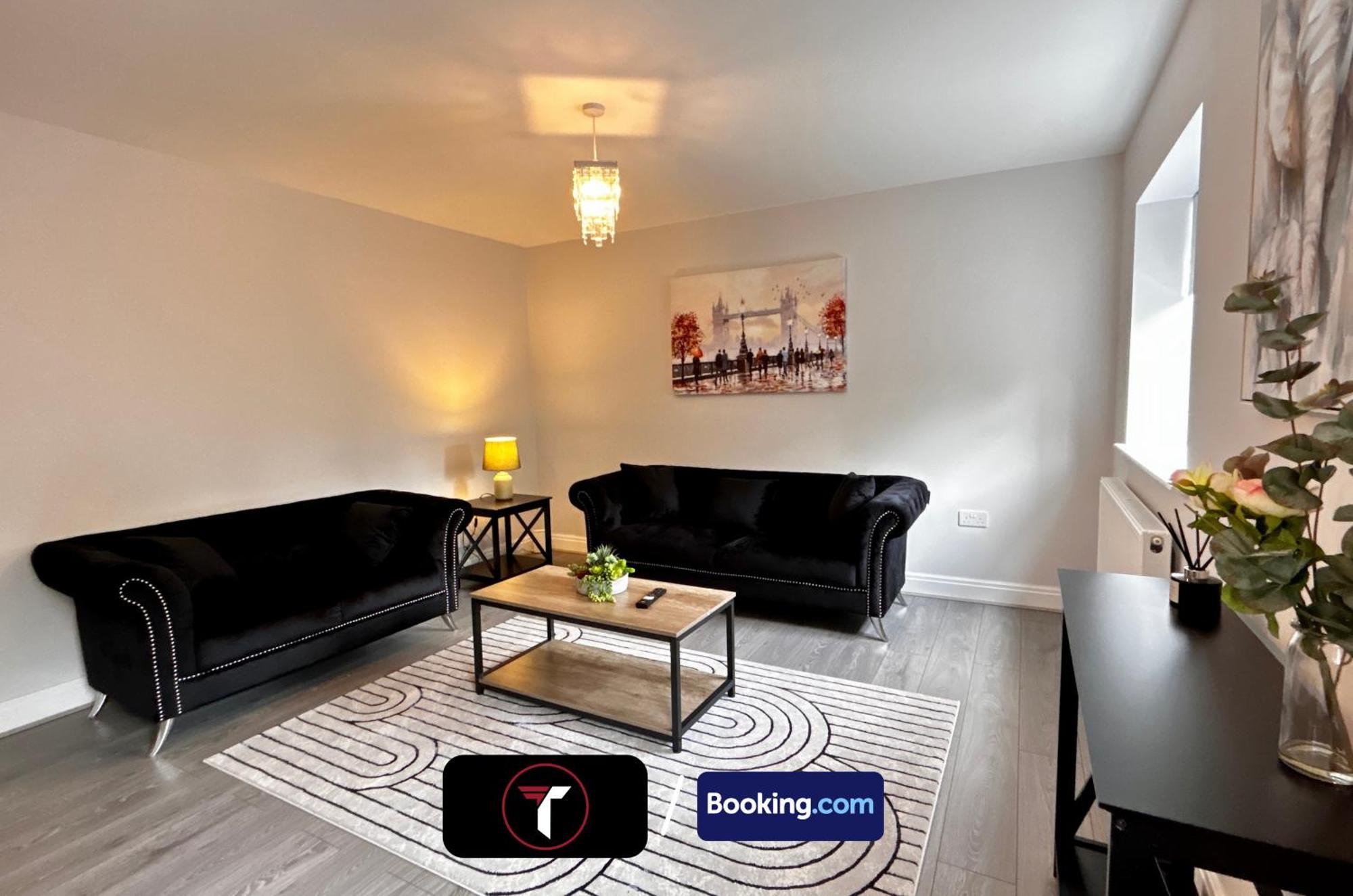 Spacious 4 Bedroom By Tara Stays Short Lets & Serviced Accommodation Aldershot With Free Wifi & Garden Buitenkant foto
