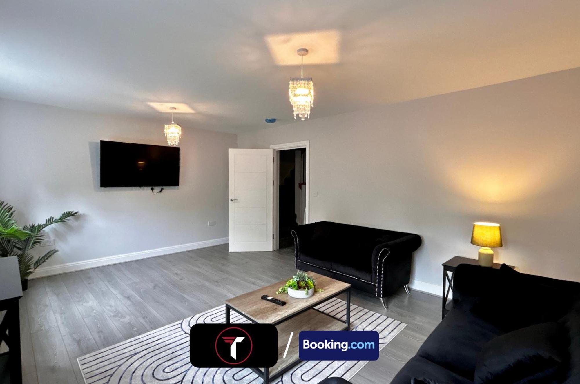 Spacious 4 Bedroom By Tara Stays Short Lets & Serviced Accommodation Aldershot With Free Wifi & Garden Buitenkant foto