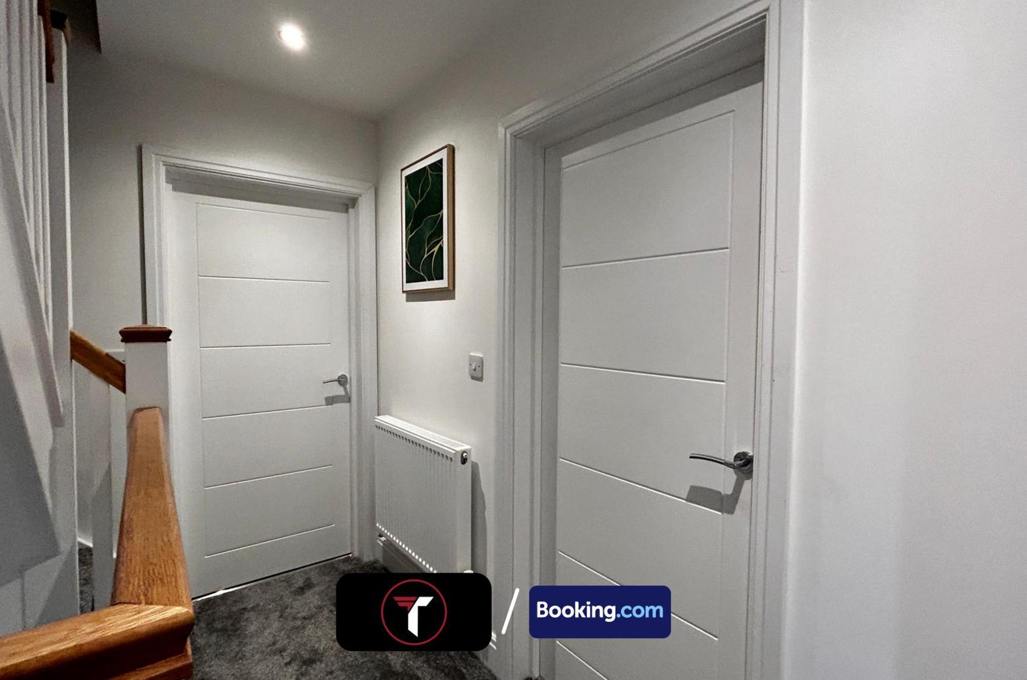Spacious 4 Bedroom By Tara Stays Short Lets & Serviced Accommodation Aldershot With Free Wifi & Garden Buitenkant foto
